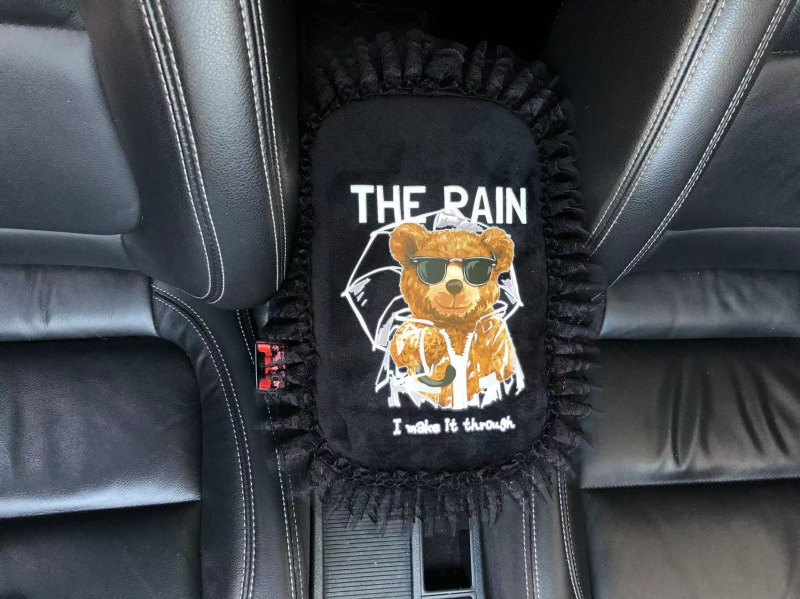 Covoraș pentru cotiera centrală a mașinii, design desen animat - poliester, brand Vika, potrivit pentru compartimentul de cotieră acoperit, personalizabil, origine Zhejiang