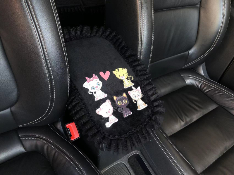 Covoraș pentru cotiera centrală a mașinii, design desen animat - poliester, brand Vika, potrivit pentru compartimentul de cotieră acoperit, personalizabil, origine Zhejiang