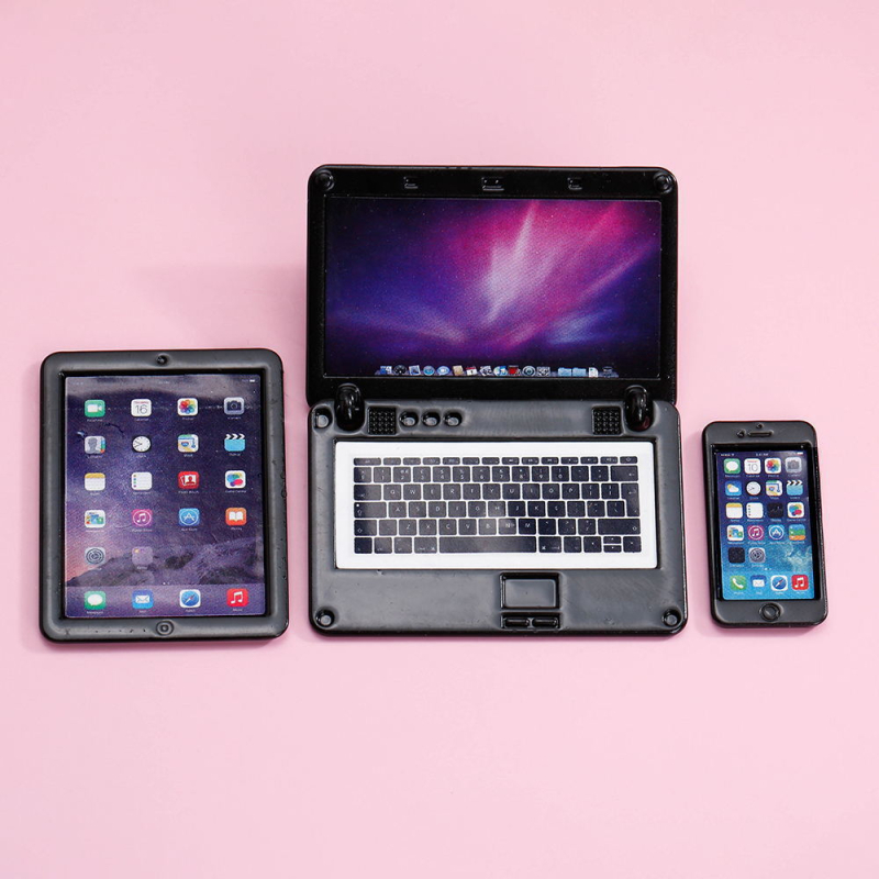 Leļļu namiņa mini gadgetu komplekts (3 gab.) – mobilie telefoni, planšetdatori un klēpjdatori, cinka sakausējums; sērija Tablet; zīmols Runi; krāsots pārklājums; pielāgojams