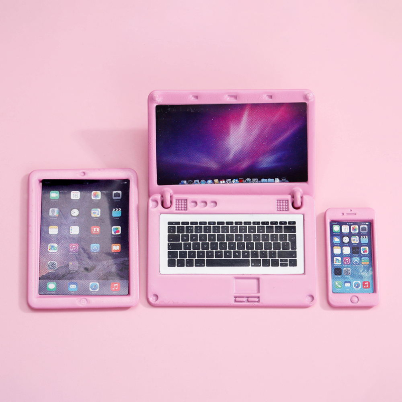 Leļļu namiņa mini gadgetu komplekts (3 gab.) – mobilie telefoni, planšetdatori un klēpjdatori, cinka sakausējums; sērija Tablet; zīmols Runi; krāsots pārklājums; pielāgojams