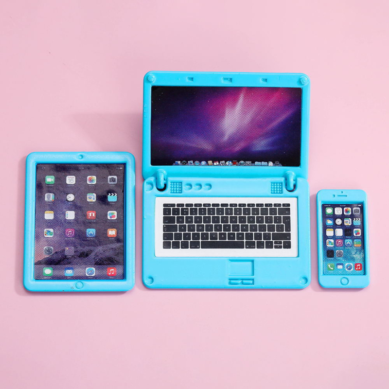 Leļļu namiņa mini gadgetu komplekts (3 gab.) – mobilie telefoni, planšetdatori un klēpjdatori, cinka sakausējums; sērija Tablet; zīmols Runi; krāsots pārklājums; pielāgojams