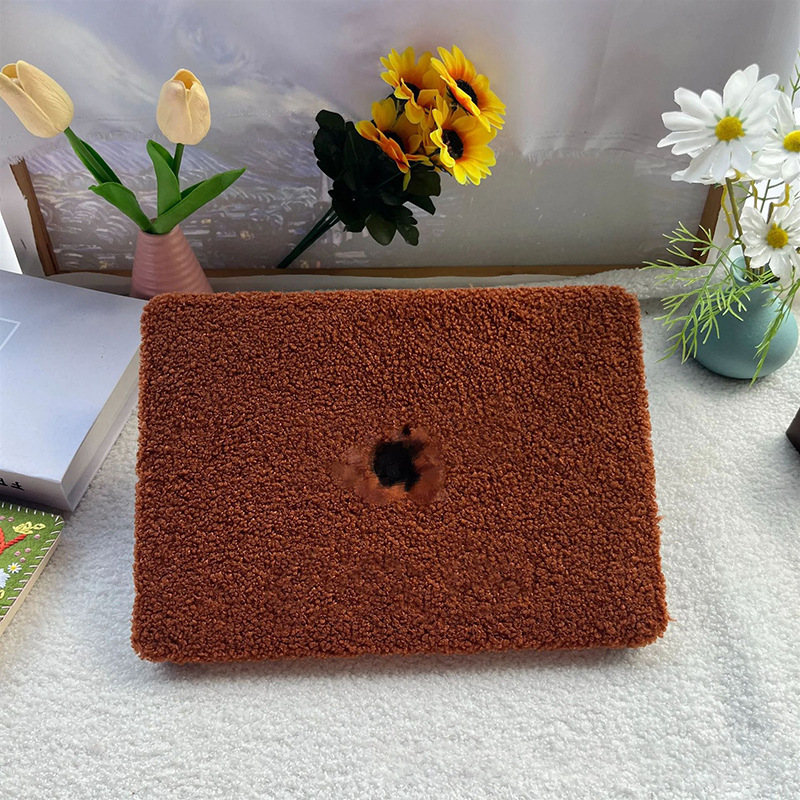 Kakute plüüs-kaitsekott MacBook Pro ja Air jaoks – plastikust välimine külg, plüüsvooder