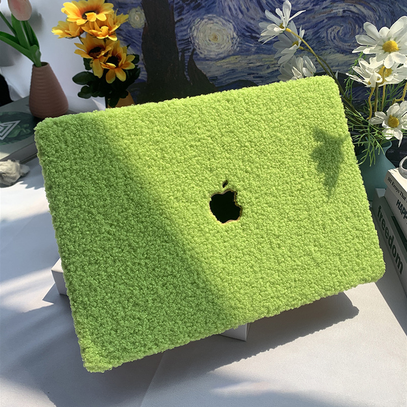 Kakute plüüs-kaitsekott MacBook Pro ja Air jaoks – plastikust välimine külg, plüüsvooder