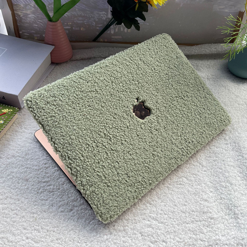 Kakute plüüs-kaitsekott MacBook Pro ja Air jaoks – plastikust välimine külg, plüüsvooder