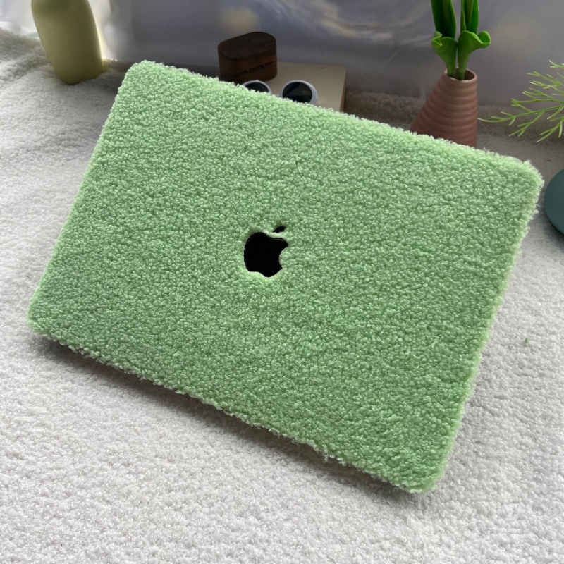 Kakute plüüs-kaitsekott MacBook Pro ja Air jaoks – plastikust välimine külg, plüüsvooder