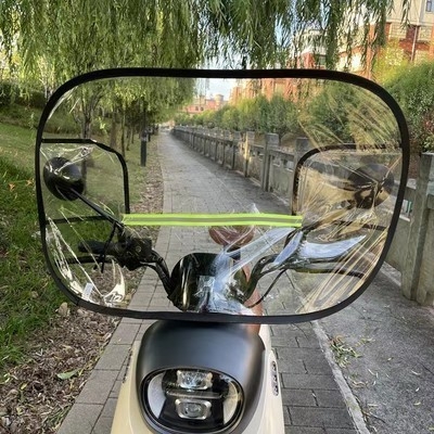Предно ветробранно стъкло за електрически мотоциклет – прозрачно, водоустойчиво, слънцезащитно; модел 001; подходящо за мотори с огледало за обратно виждане и без кошница; материал: Oxford плат + пластмаса