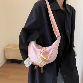 Najlon Dumpling Bag u street stilu s zatvaranjem na zip, crossbody s jednom naramenicom