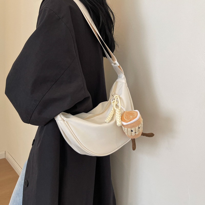 Najlon Dumpling Bag u street stilu s zatvaranjem na zip, crossbody s jednom naramenicom