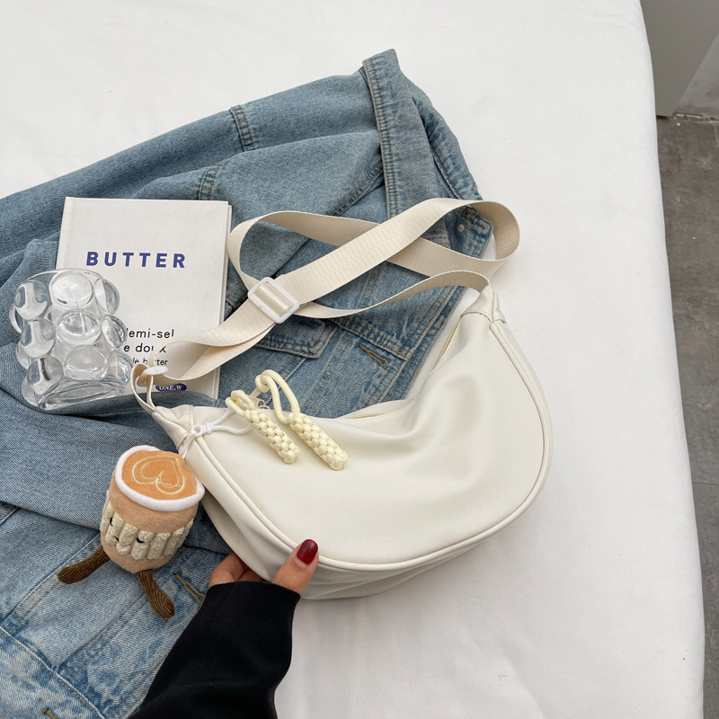 Najlon Dumpling Bag u street stilu s zatvaranjem na zip, crossbody s jednom naramenicom