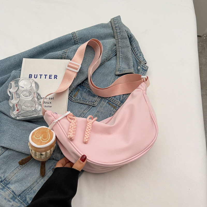 Najlon Dumpling Bag u street stilu s zatvaranjem na zip, crossbody s jednom naramenicom