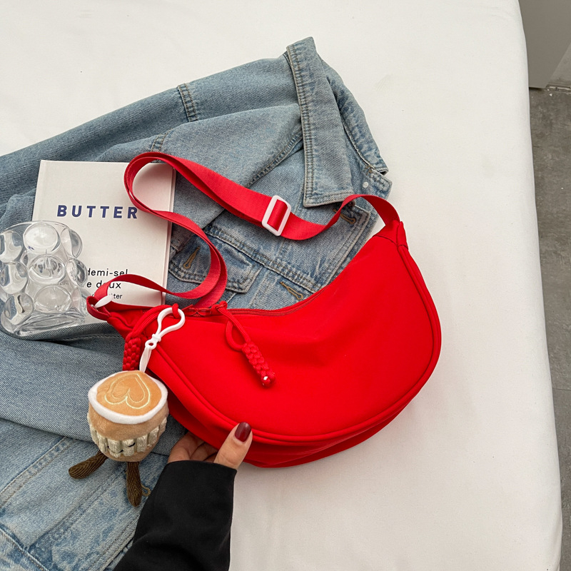Najlon Dumpling Bag u street stilu s zatvaranjem na zip, crossbody s jednom naramenicom