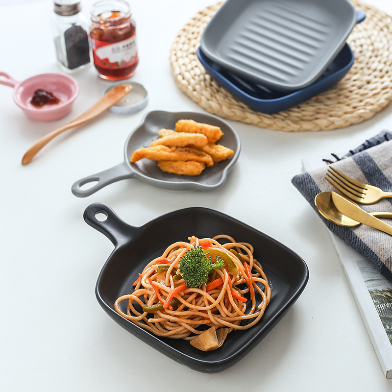 Порцеланова чиния, неправилна форма, японски стил, едноцветна глазура, подходяща за микровълнова