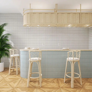 Nordiskā plāna joslu mozaikas flīzes vannas istabas un virtuves sienām; ūdensnecaurlaidīga; ūdens uzsūkšanās 0,3%; gaiša virsma; spēcīga termiskā šoka izturība; spēcīga korozijas izturība