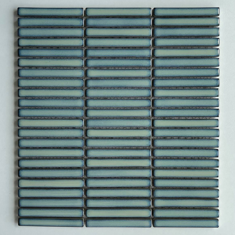 Nordiskā plāna joslu mozaikas flīzes vannas istabas un virtuves sienām; ūdensnecaurlaidīga; ūdens uzsūkšanās 0,3%; gaiša virsma; spēcīga termiskā šoka izturība; spēcīga korozijas izturība