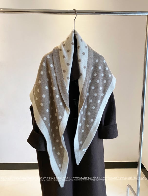 Шал – корейски стил, едноцветен плетен, топъл за зима за възрастни (Материал: акрилно влакно; Съдържание: 31–50%; Функция: поддържа топло; Сезон: зима; Стил: свеж и сладък)