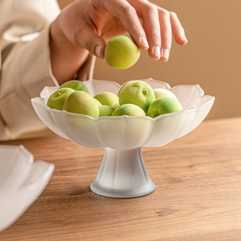 YOGEHOME γυάλινο πιάτο φρούτων με μοτίβο λωτού και υψηλό πόδι, Νέος Κινέζικος Στυλ επιδόρπιο πιάτο, 2024 έκδοση