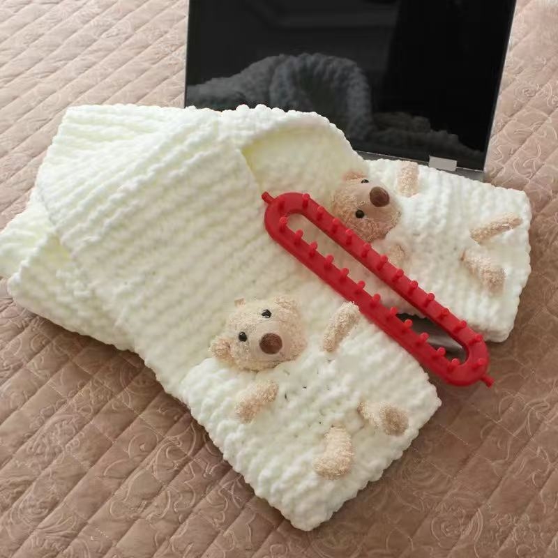 Kit DIY pentru fularul ursuleț cu buzunar – fular tricotat manual, fir poliester gros, Semi-Worsted, Haohan, origine Hebei