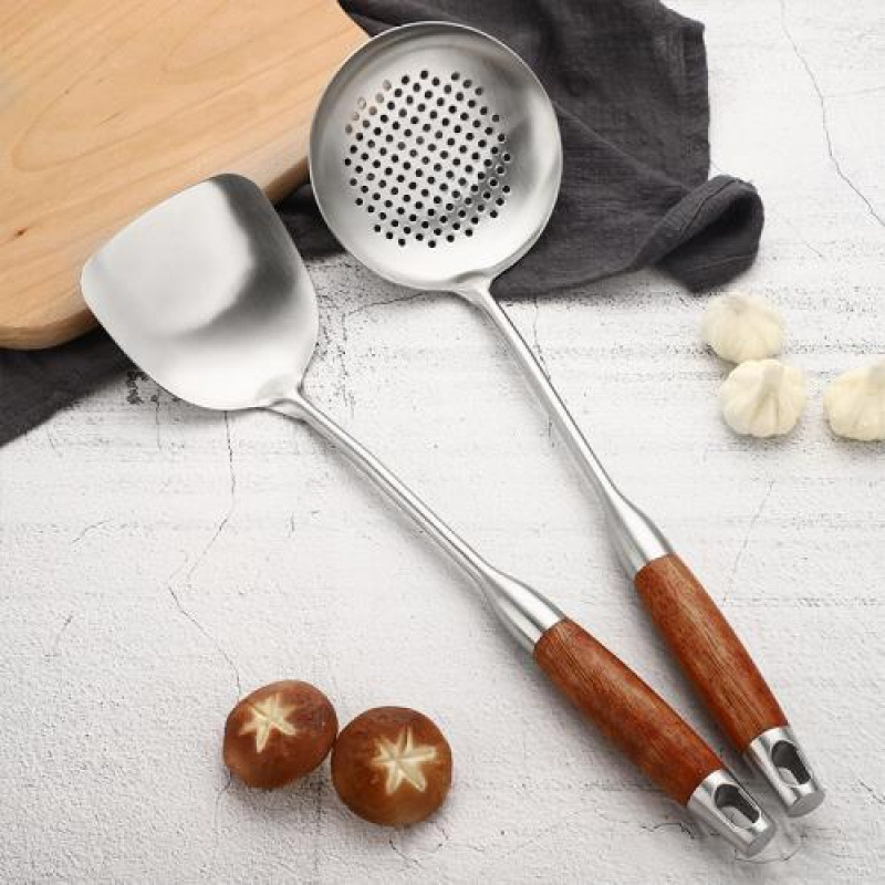 Nerūsējošā tērauda zupes karote ar garu kātiņu paredzēta zupas un putras pasniegšanai