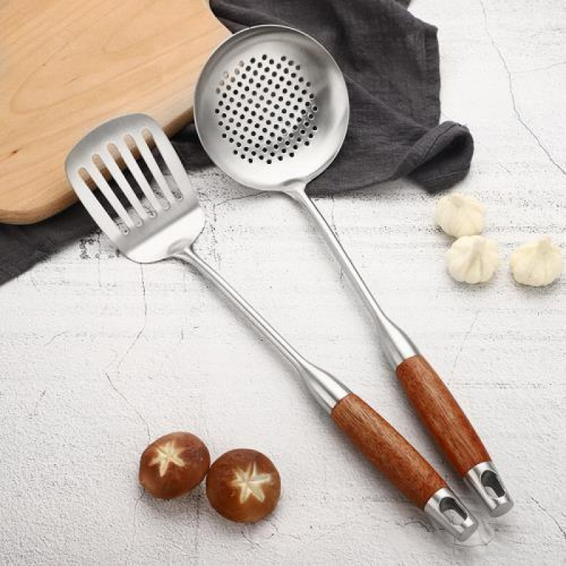 Nerūsējošā tērauda zupes karote ar garu kātiņu paredzēta zupas un putras pasniegšanai