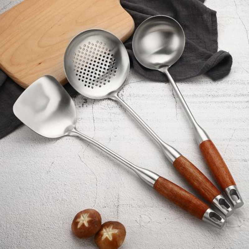 Nerūsējošā tērauda zupes karote ar garu kātiņu paredzēta zupas un putras pasniegšanai