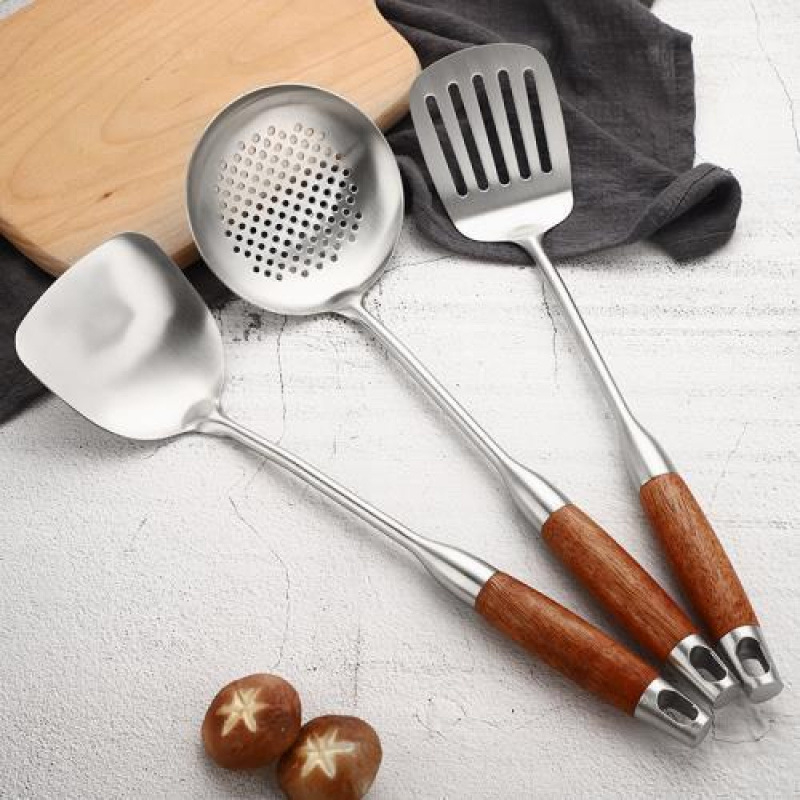 Nerūsējošā tērauda zupes karote ar garu kātiņu paredzēta zupas un putras pasniegšanai