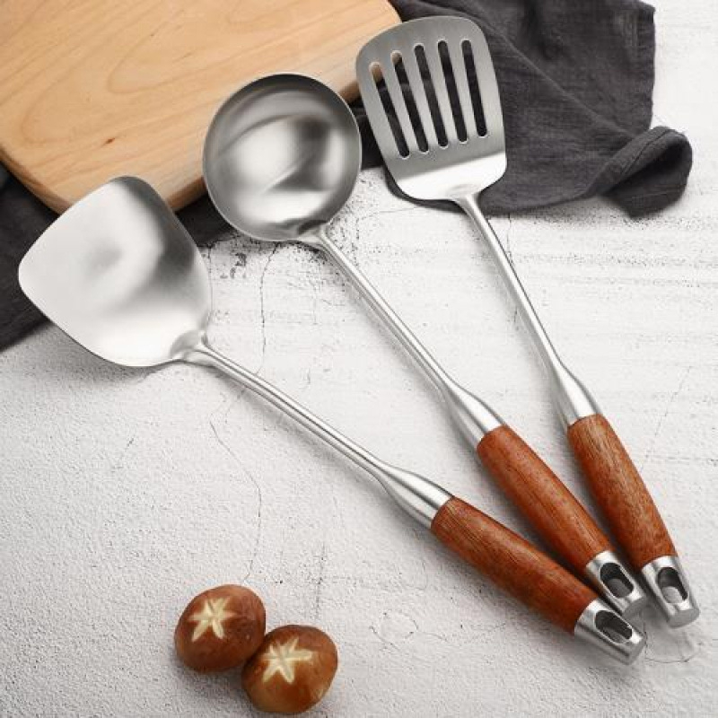 Nerūsējošā tērauda zupes karote ar garu kātiņu paredzēta zupas un putras pasniegšanai