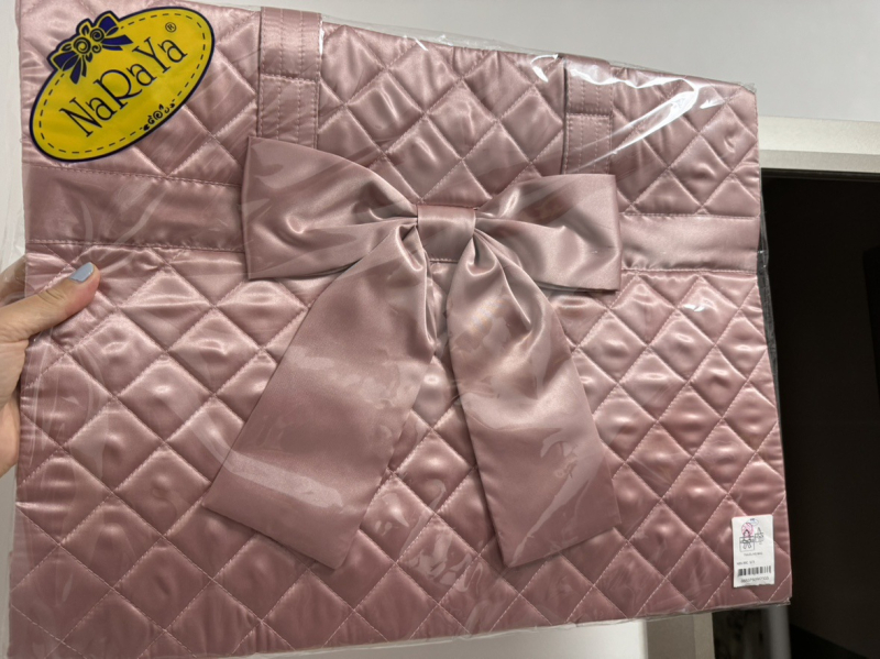 Naraya mini kvadratna torbica s mašnicom — unisex stil, dnevna torba