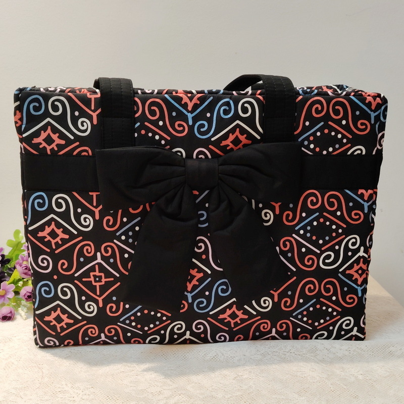 Naraya mini kvadratna torbica s mašnicom — unisex stil, dnevna torba