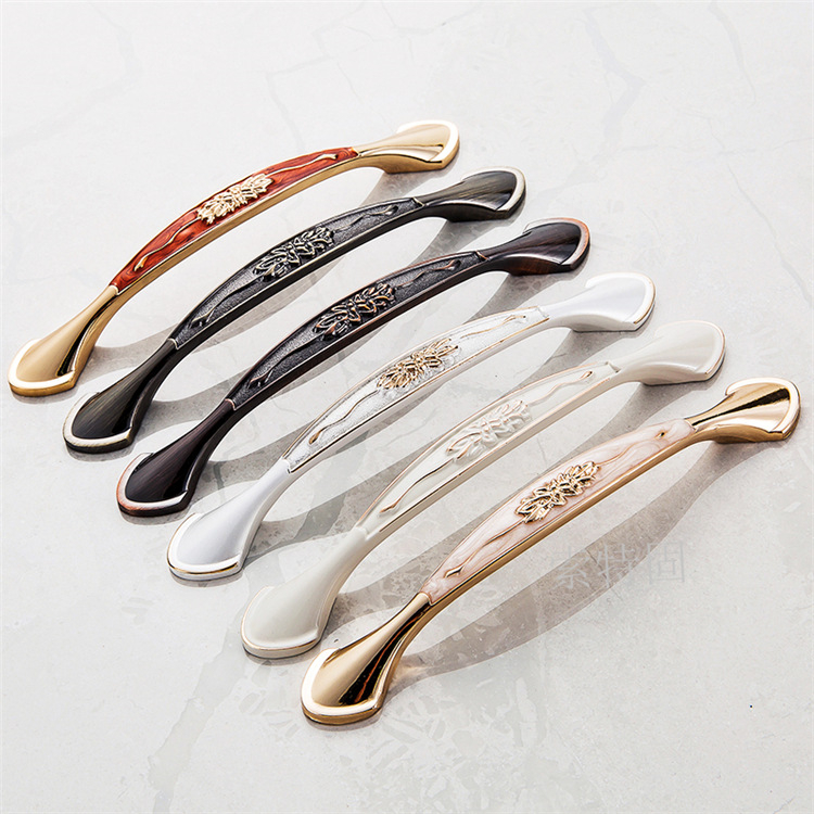 Μονοτρύπητη λαβή για ντουλάπι και συρτάρι, από κράμα ψευδάργύρου, ηλεκτροφορημένη επίστρωση, στυλ ελαφριάς πολυτέλειας; κατάλληλη για γκαρνταρόμπες, ντουλάπες, πόρτες και συρτάρια.