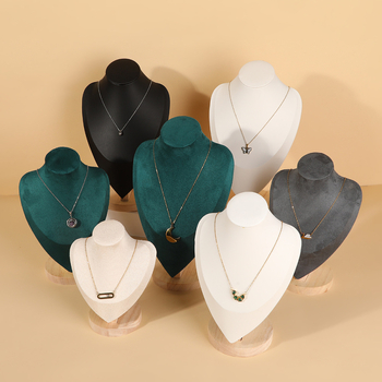 Suport de afișare pentru coliere, lemn și catifea, orientare portret, stil premium, construcție din flanel