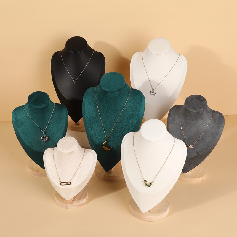 Suport de afișare pentru coliere, lemn și catifea, orientare portret, stil premium, construcție din flanel