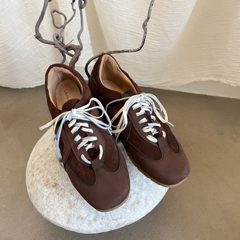 Naisi nahast jalatsid luku ja ssidumisega, ruudukujulise varbaga, kummist talla