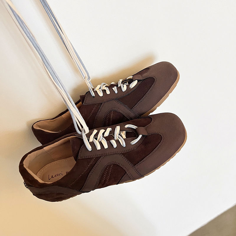 Naisi nahast jalatsid luku ja ssidumisega, ruudukujulise varbaga, kummist talla