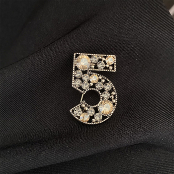 Broșă din cupru cu design digital 5, încrustare micro zircon, stil luxos ușor, placare electroplatină
