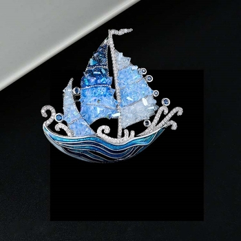 Καρφίτσα με πλοιάριο και κρύσταλλο σε χαλκό, ηλεκτροπλατινωμένη, unisex αξεσουάρ διακόσμησης