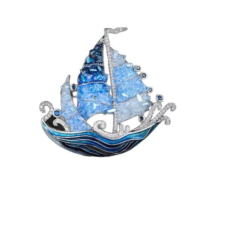 Καρφίτσα με πλοιάριο και κρύσταλλο σε χαλκό, ηλεκτροπλατινωμένη, unisex αξεσουάρ διακόσμησης
