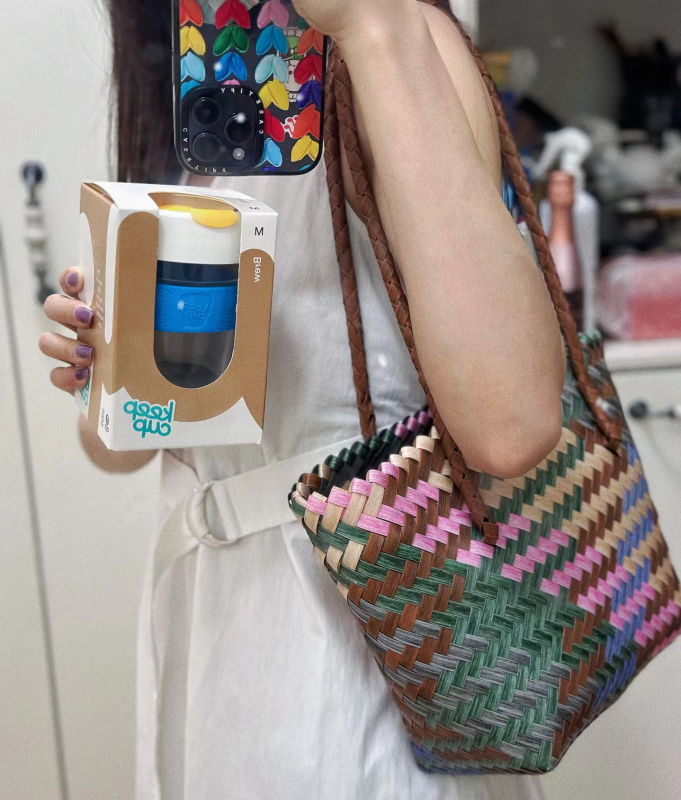 Geantă de damă din PVC, formă ovală, deschidere deschisă, fără căptușeală, fără curea, duritate medie spre moale