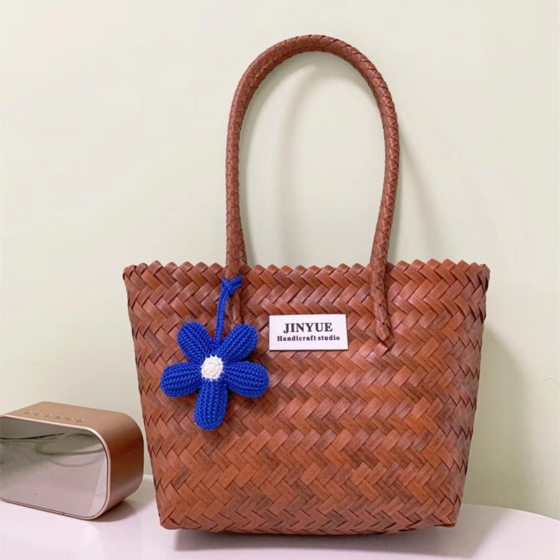 Geantă de damă din PVC, formă ovală, deschidere deschisă, fără căptușeală, fără curea, duritate medie spre moale