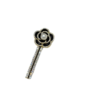 Gyöngyös hajcsat oldalsó frufira, kamélia virág mintázattal, diamánt részletekkel – réz alap, elektroplatingos bevonat, nőies elegáns stílus