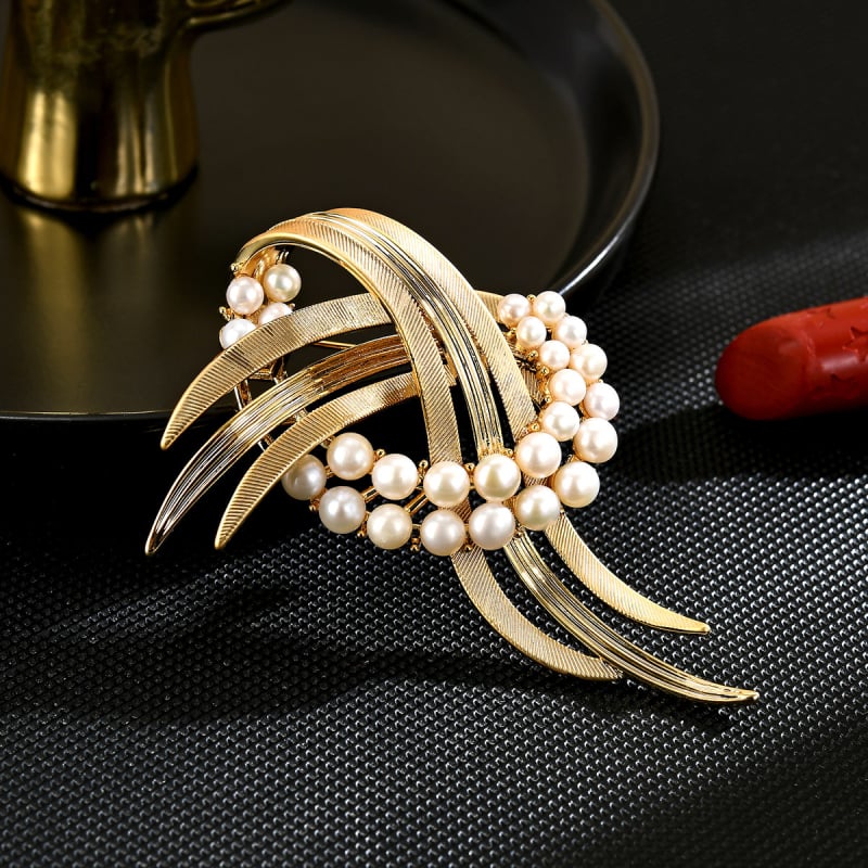 Unisex καρφίτσα Möbius από οικολογικό χαλκό με διαμαντοκοπία (χειμερινή συλλογή 2025)