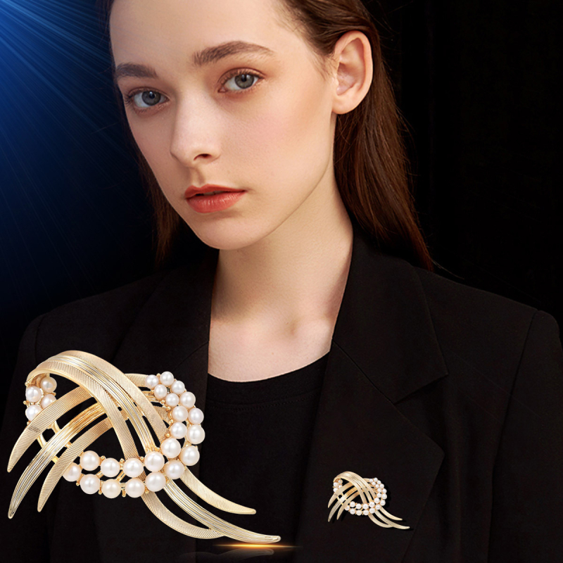 Unisex καρφίτσα Möbius από οικολογικό χαλκό με διαμαντοκοπία (χειμερινή συλλογή 2025)