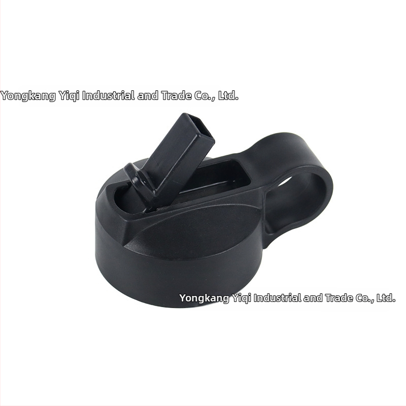 Caurspīdīga pudele ar pūšļotā aizsardzības vāciņu, izvirzīts rokturis ar skrūvi, vāciņš tiešai dzeršanai un silikona uzgaļa — Materiāls: Plastmasa; Logotipa druka: Iespējama; Personalizācija: Jā; Kvalitāte: Premium; Stils: Mūsdienīgs minimālisms