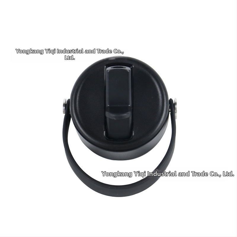 Caurspīdīga pudele ar pūšļotā aizsardzības vāciņu, izvirzīts rokturis ar skrūvi, vāciņš tiešai dzeršanai un silikona uzgaļa — Materiāls: Plastmasa; Logotipa druka: Iespējama; Personalizācija: Jā; Kvalitāte: Premium; Stils: Mūsdienīgs minimālisms