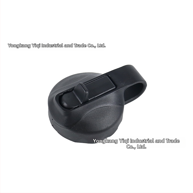 Caurspīdīga pudele ar pūšļotā aizsardzības vāciņu, izvirzīts rokturis ar skrūvi, vāciņš tiešai dzeršanai un silikona uzgaļa — Materiāls: Plastmasa; Logotipa druka: Iespējama; Personalizācija: Jā; Kvalitāte: Premium; Stils: Mūsdienīgs minimālisms