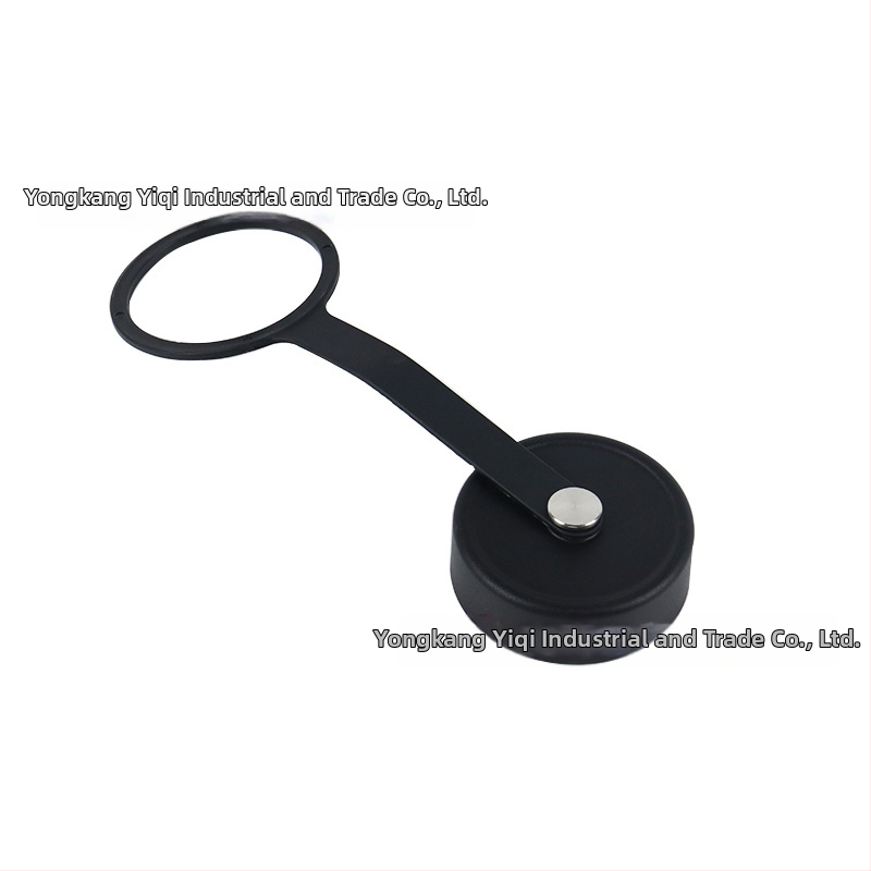 Caurspīdīga pudele ar pūšļotā aizsardzības vāciņu, izvirzīts rokturis ar skrūvi, vāciņš tiešai dzeršanai un silikona uzgaļa — Materiāls: Plastmasa; Logotipa druka: Iespējama; Personalizācija: Jā; Kvalitāte: Premium; Stils: Mūsdienīgs minimālisms