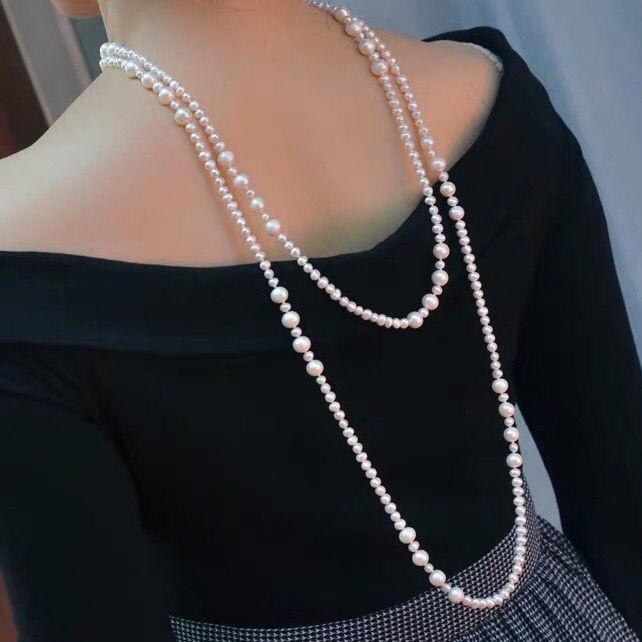 Μακρύς πολυεπίπεδο κολιέ από φυσικά μαργαριάρια γλυκού νερού με χαλκού αλυσίδα - σχήμα κοντά σε κύκλο, 5-6 mm, μήκος 81 cm+