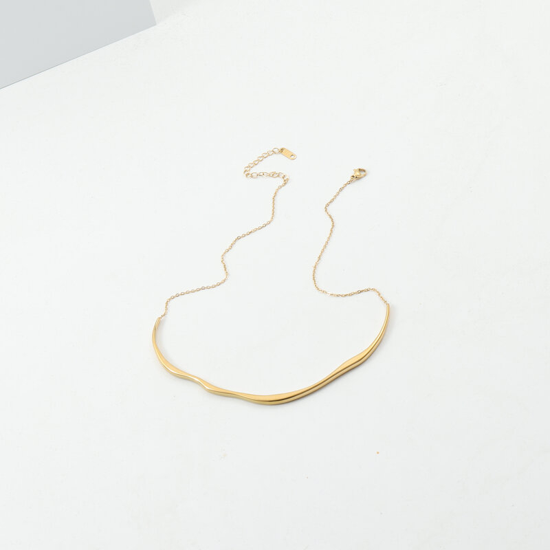 Colier cu design geometric, material cupru-zirconiu, pandantiv din oțel de titan, lanț cu cruce ciocan, finisaj lustruirit manual