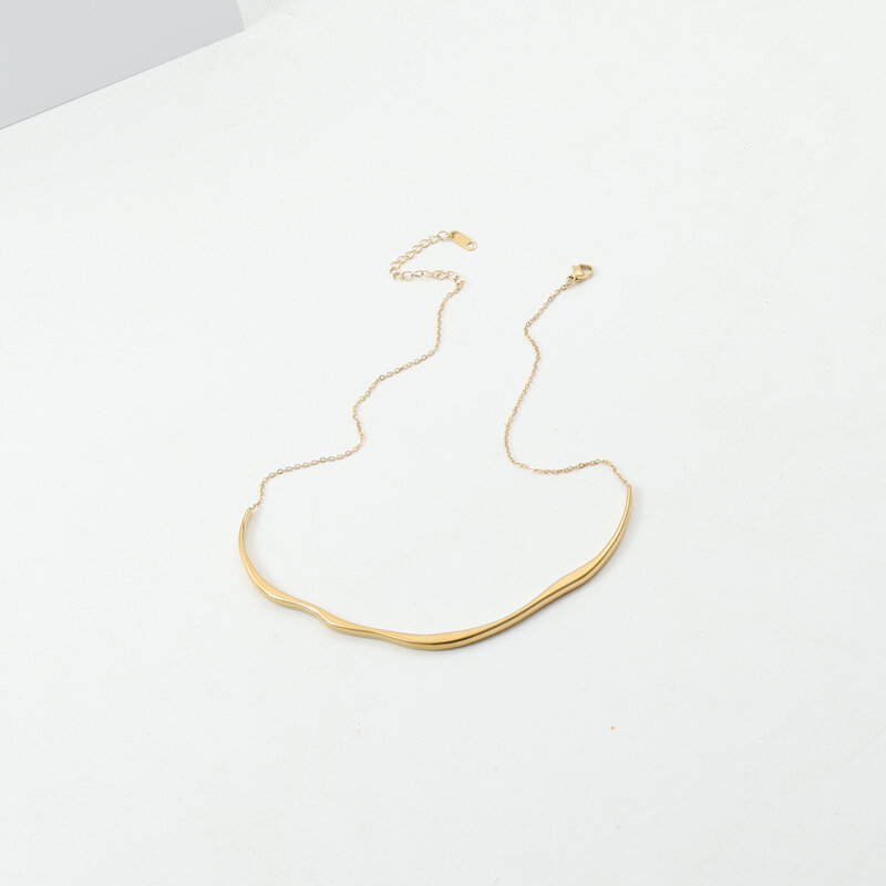 Colier cu design geometric, material cupru-zirconiu, pandantiv din oțel de titan, lanț cu cruce ciocan, finisaj lustruirit manual