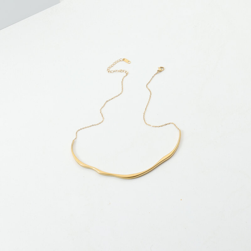 Colier cu design geometric, material cupru-zirconiu, pandantiv din oțel de titan, lanț cu cruce ciocan, finisaj lustruirit manual