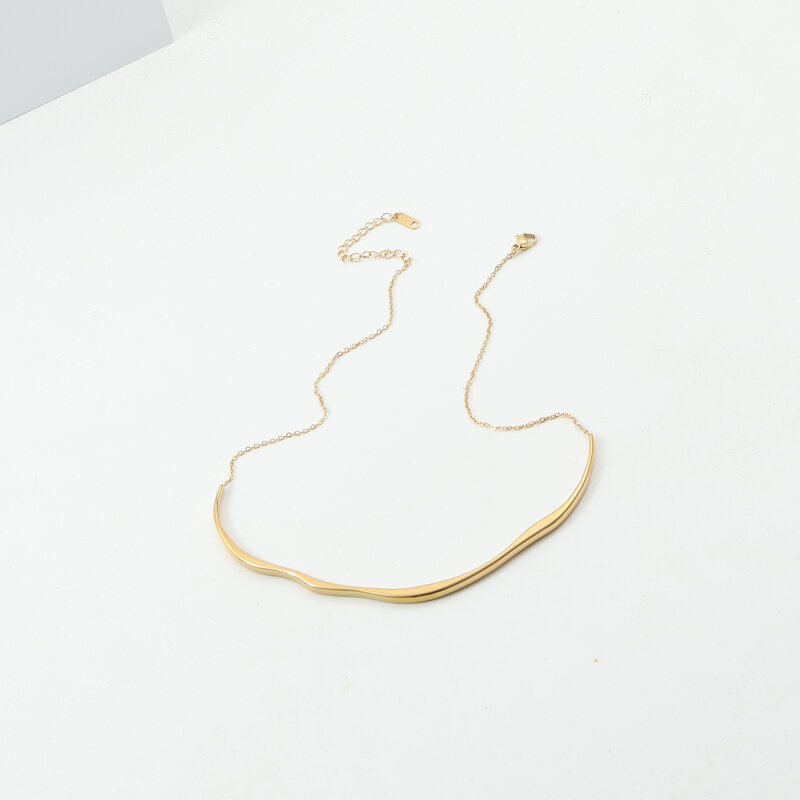 Colier cu design geometric, material cupru-zirconiu, pandantiv din oțel de titan, lanț cu cruce ciocan, finisaj lustruirit manual